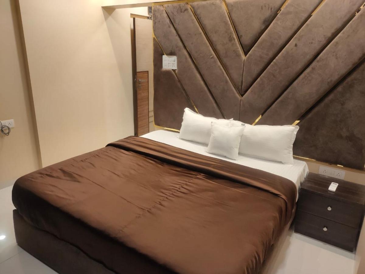 Osi Apartments Bandra West มุมไบ ภายนอก รูปภาพ