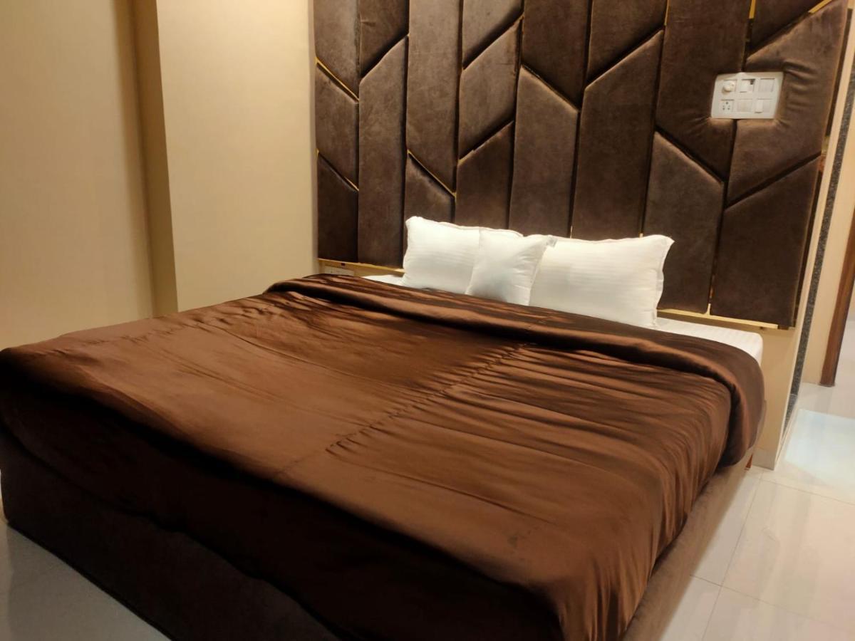 Osi Apartments Bandra West มุมไบ ภายนอก รูปภาพ